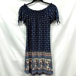 Free Kisses Size Medium Navy and Cream Short Sleeve Dress